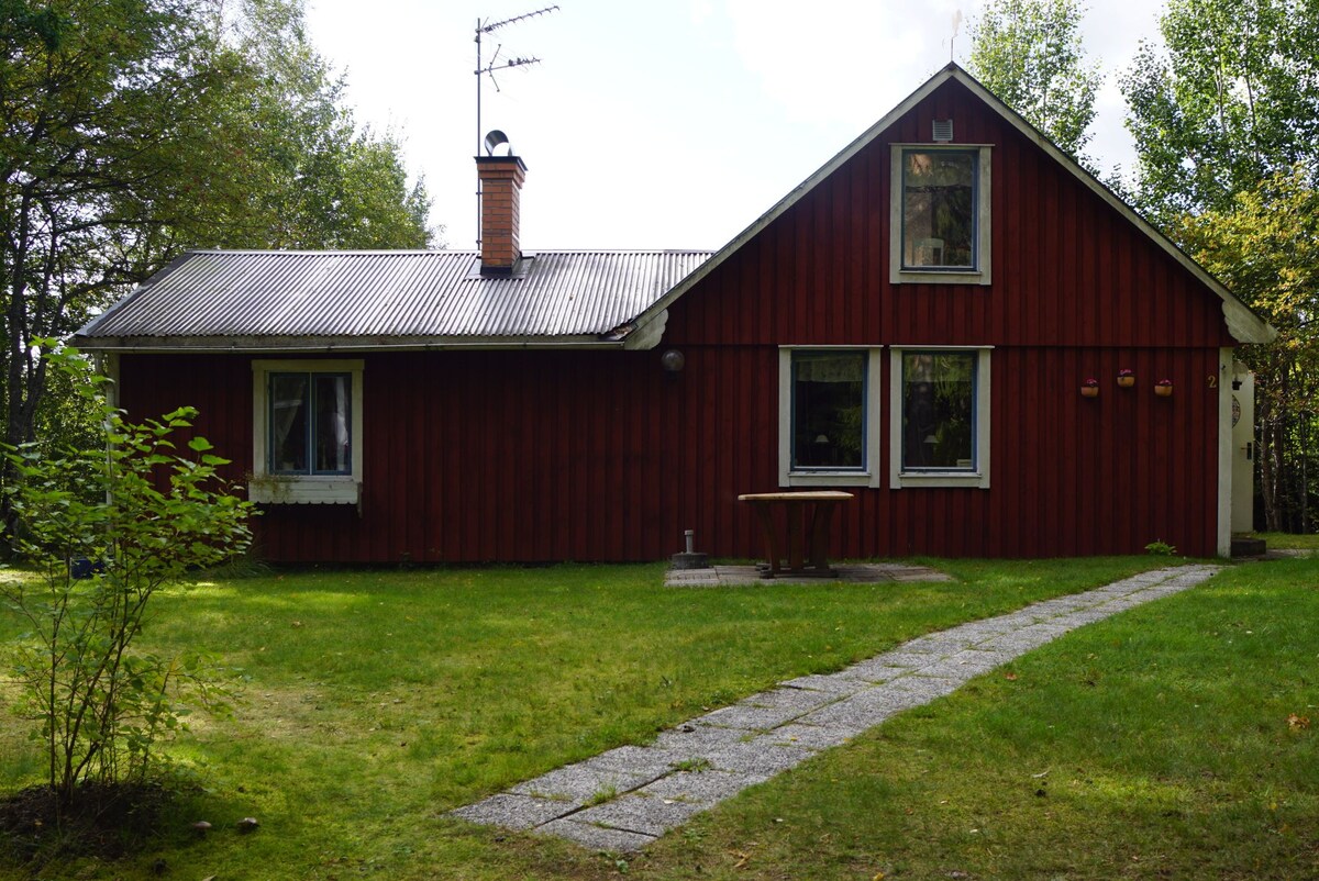 达拉纳（ Dalarna ）安静环境中的湖景度假屋