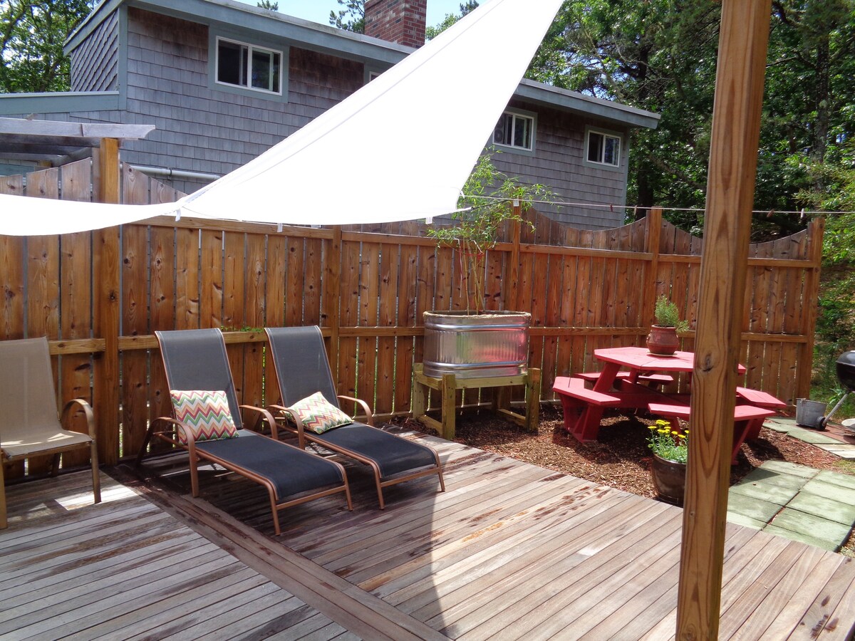 Post & Beam Cottage By Wellfleet Bay (upstairs)