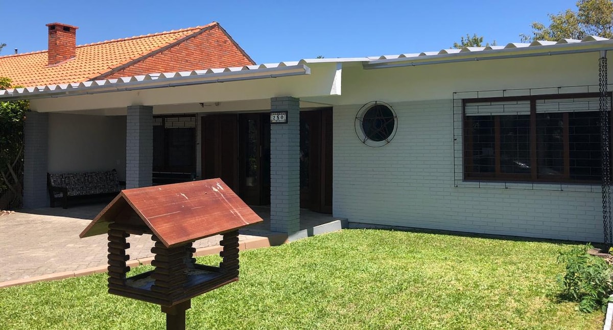 Casa na praia no centro de Imbé,  perto da mar!