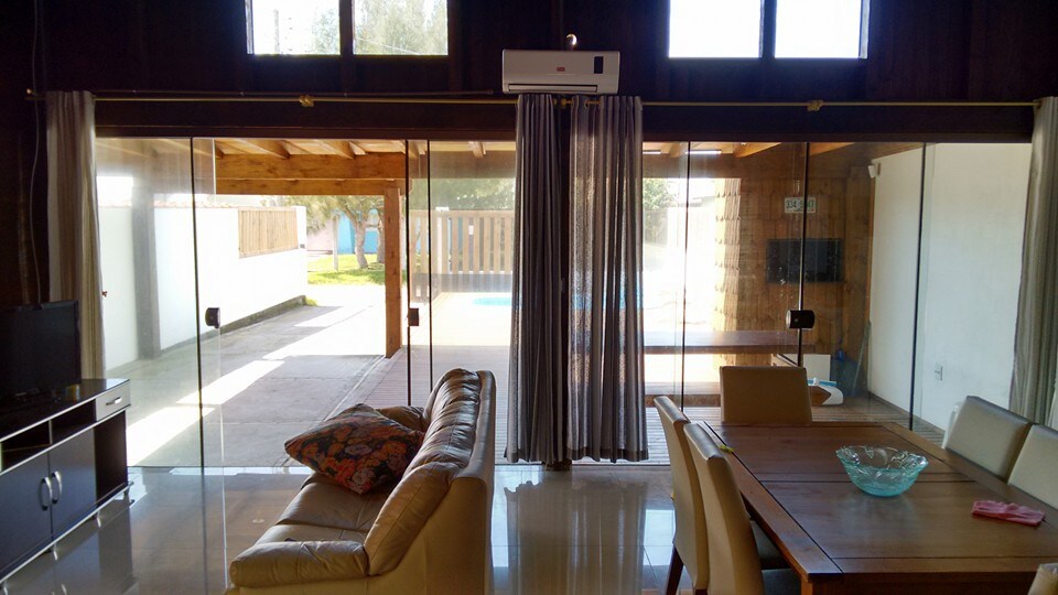 Oasis Sul Tramandai的热水泳池别墅