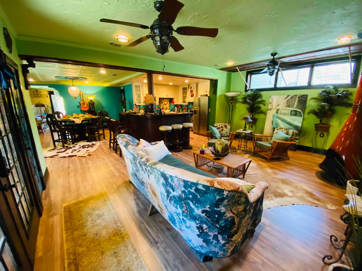 La Havana House: Colorful, Charming 2-Bdrm Escape