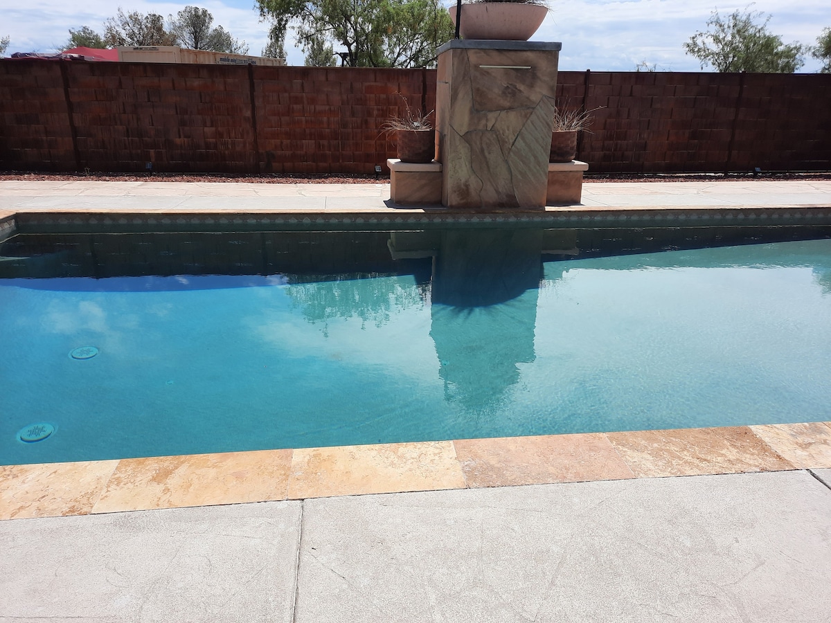 亚利桑那州泳池别墅-带围栏的私人户外空间