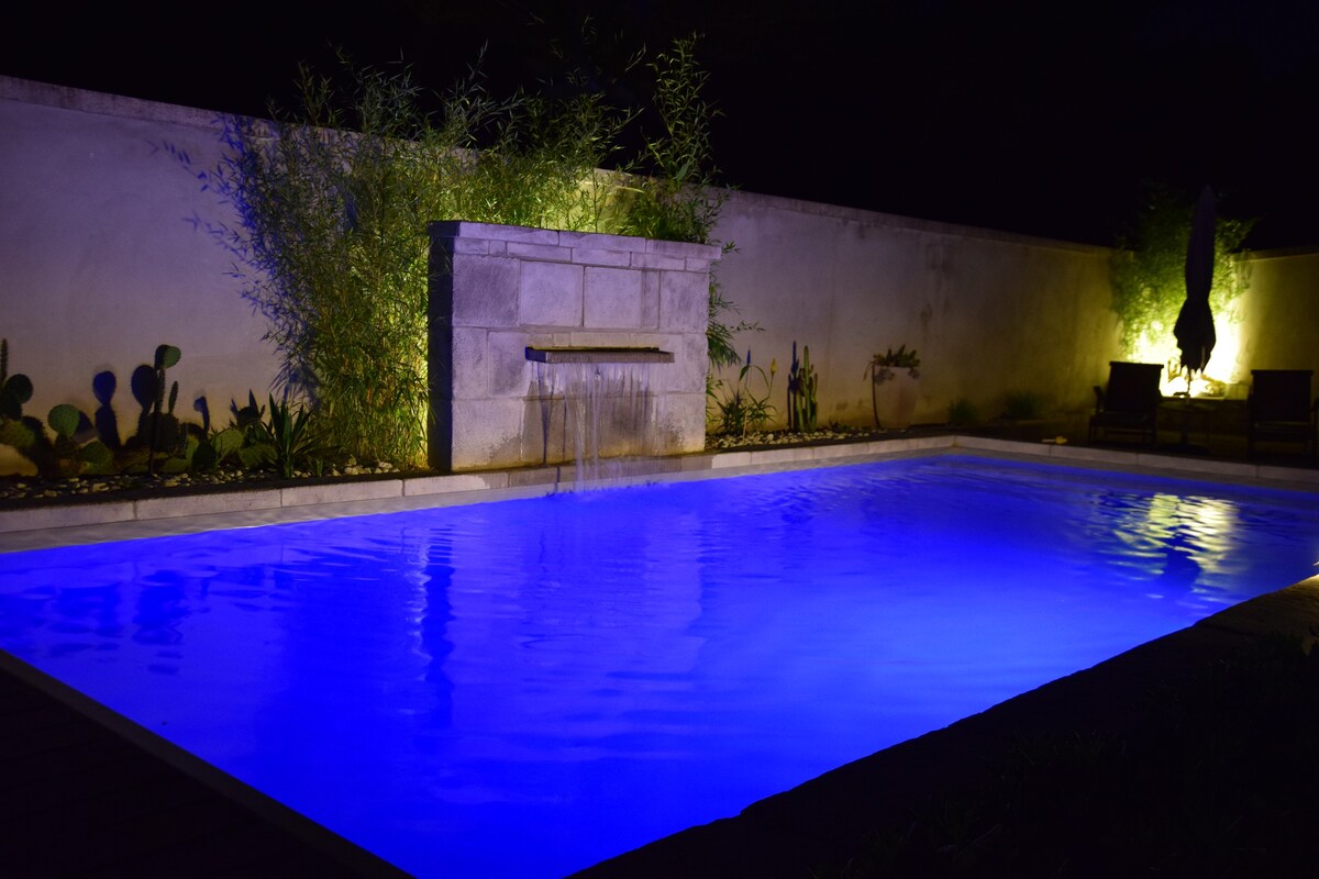 Villa climatisée, proche JO, piscine chauffée,