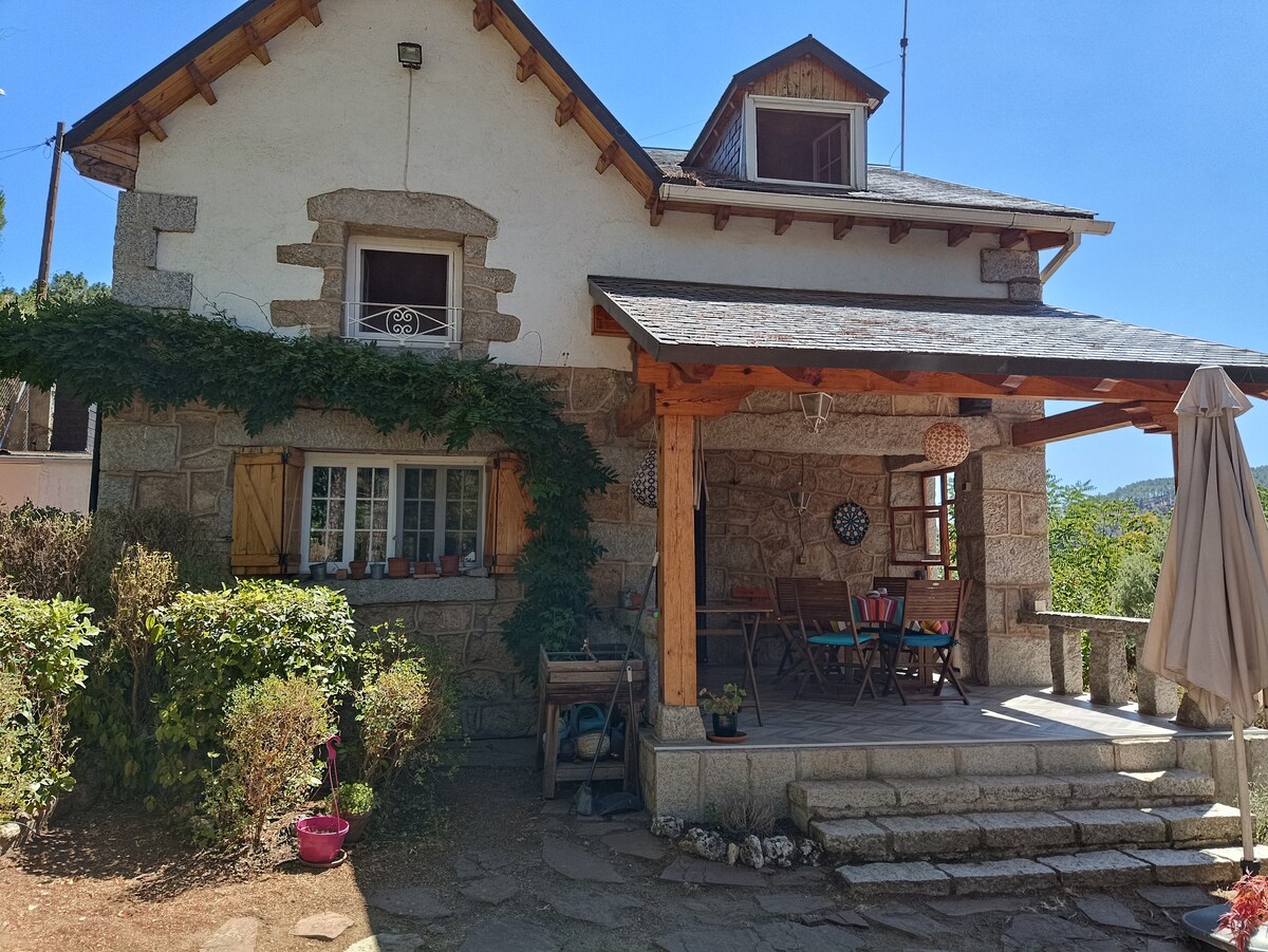 Casa con piscina y jardín a una hora de Madrid