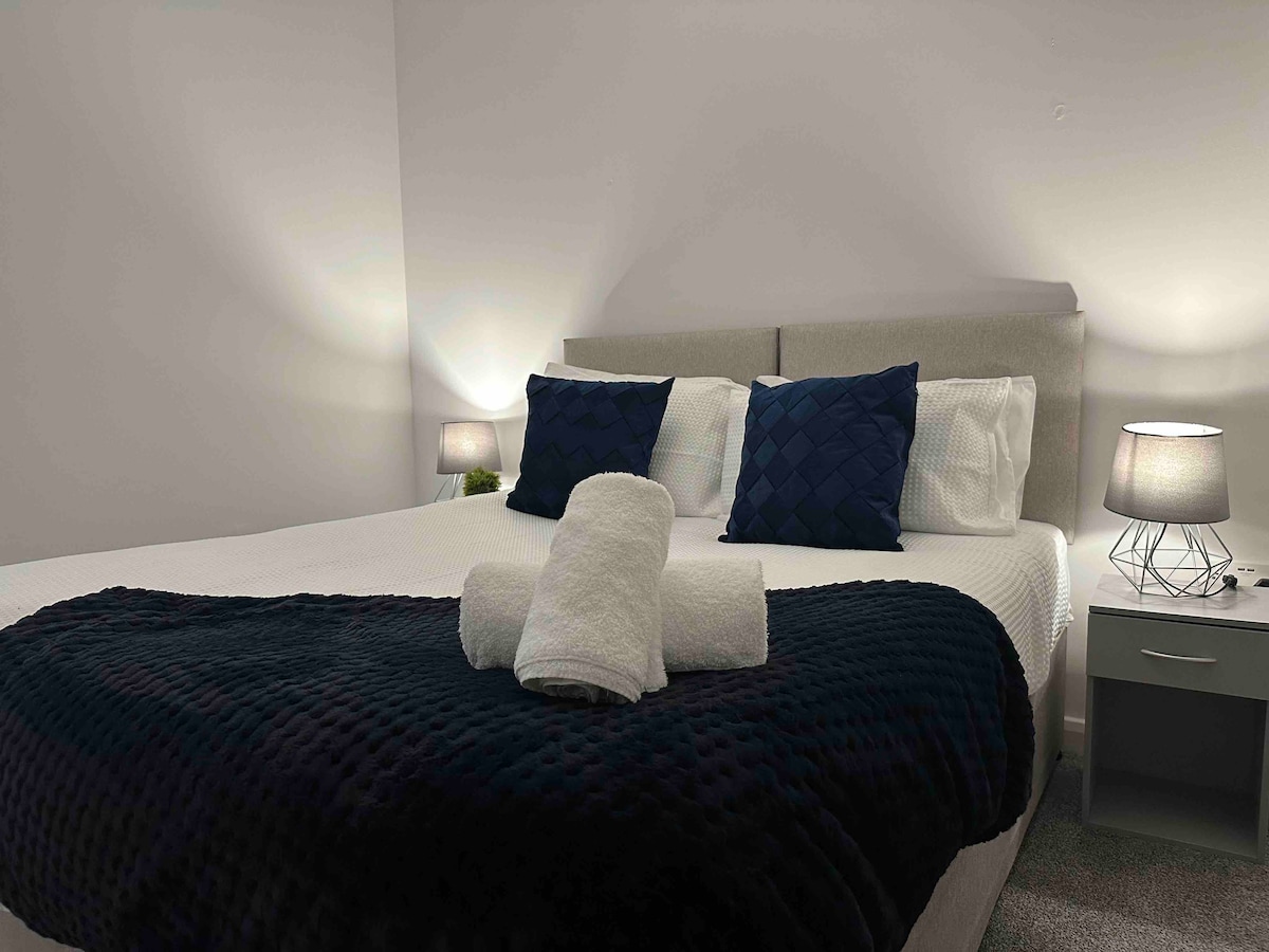 New Stunning 2-Bedroom Apartment - Sleeps 4