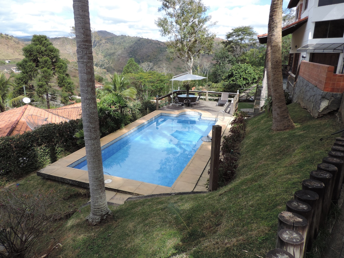 Casa em Cond. Fazenda a 15 minutos de Itaipava