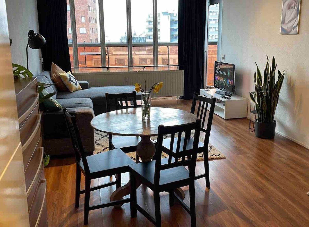 Fantastic centrally located apartment!(7th floor)