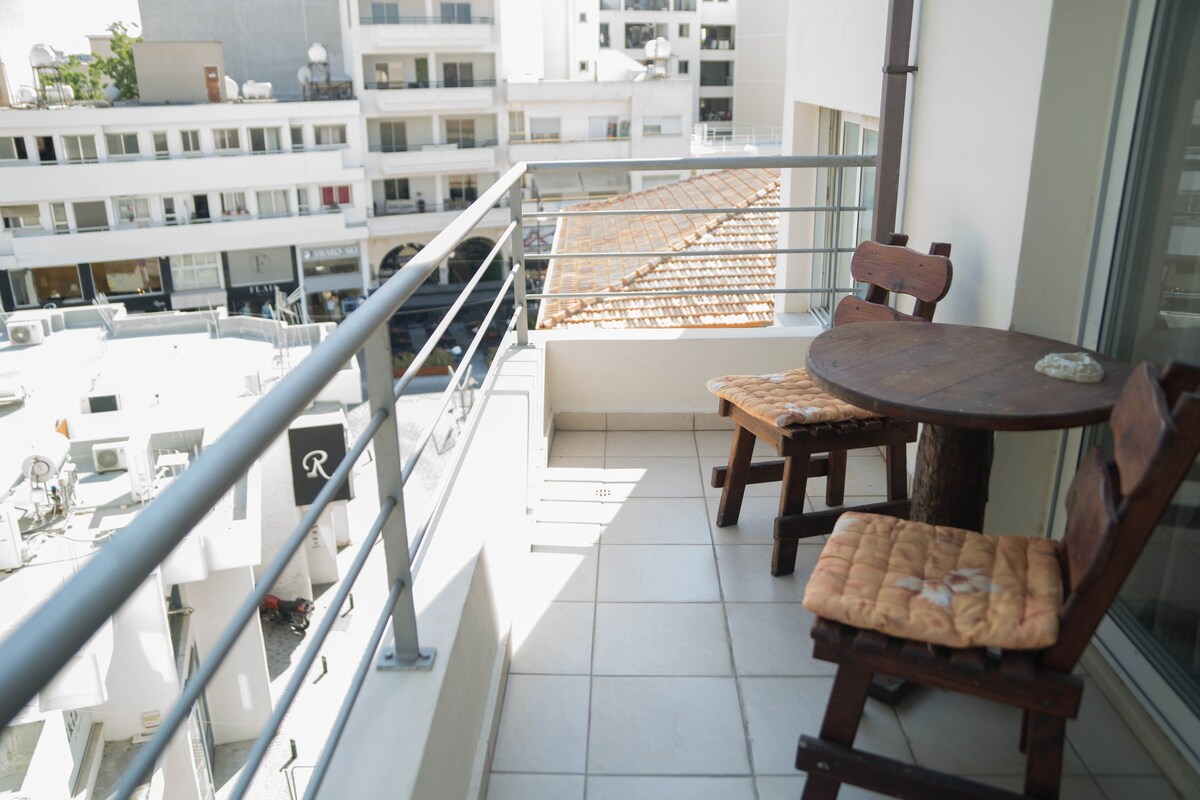 位于拉纳卡（ Larnaca ）市中心的私人单间公寓