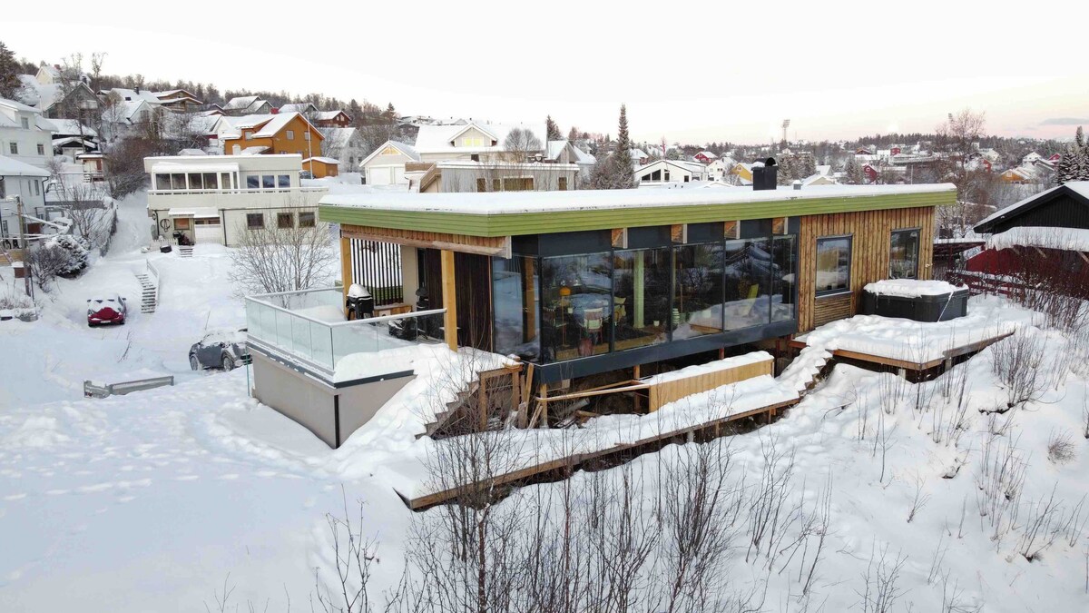 Modern villa with a view near the city center