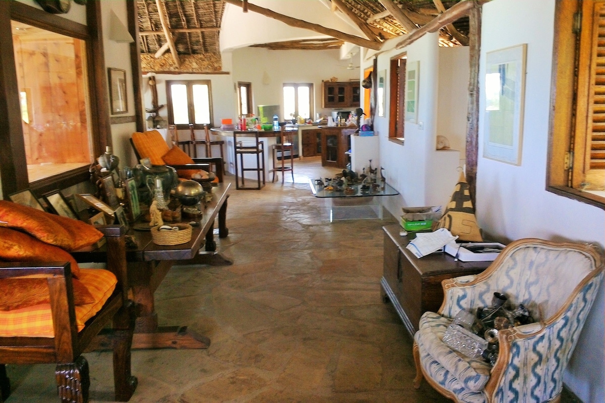 The Beach House, Malindi, On the Ocean 4BR, 3.5BA