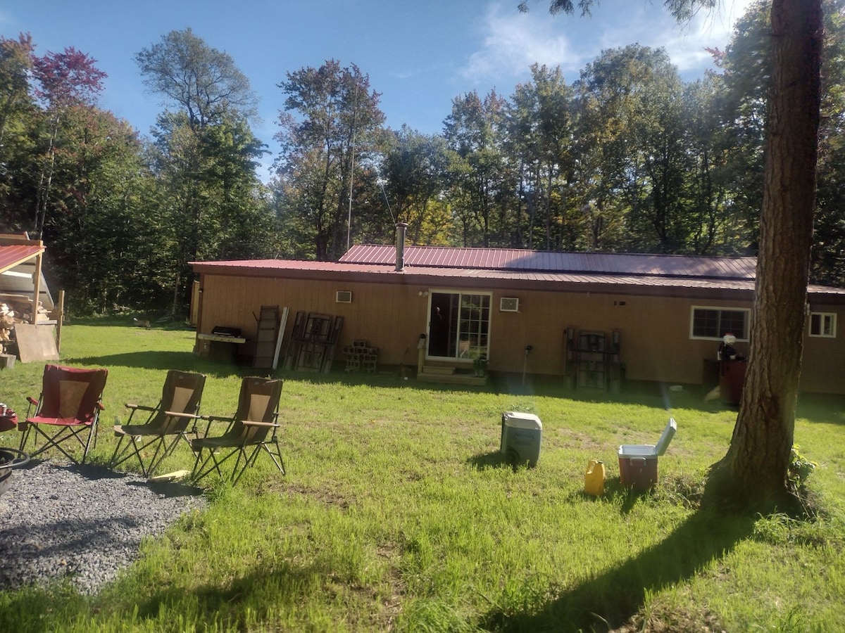 secluded off grid cabin with hot tub