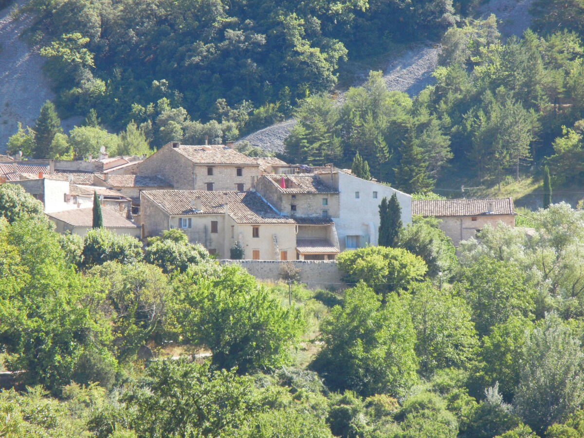 Gîte l'écrin-Ventoux-Toulourenc- Gd. spa/vue pano.