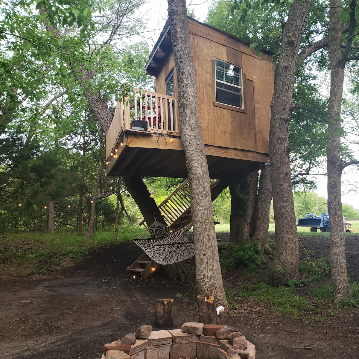 Treehouse on the Creek