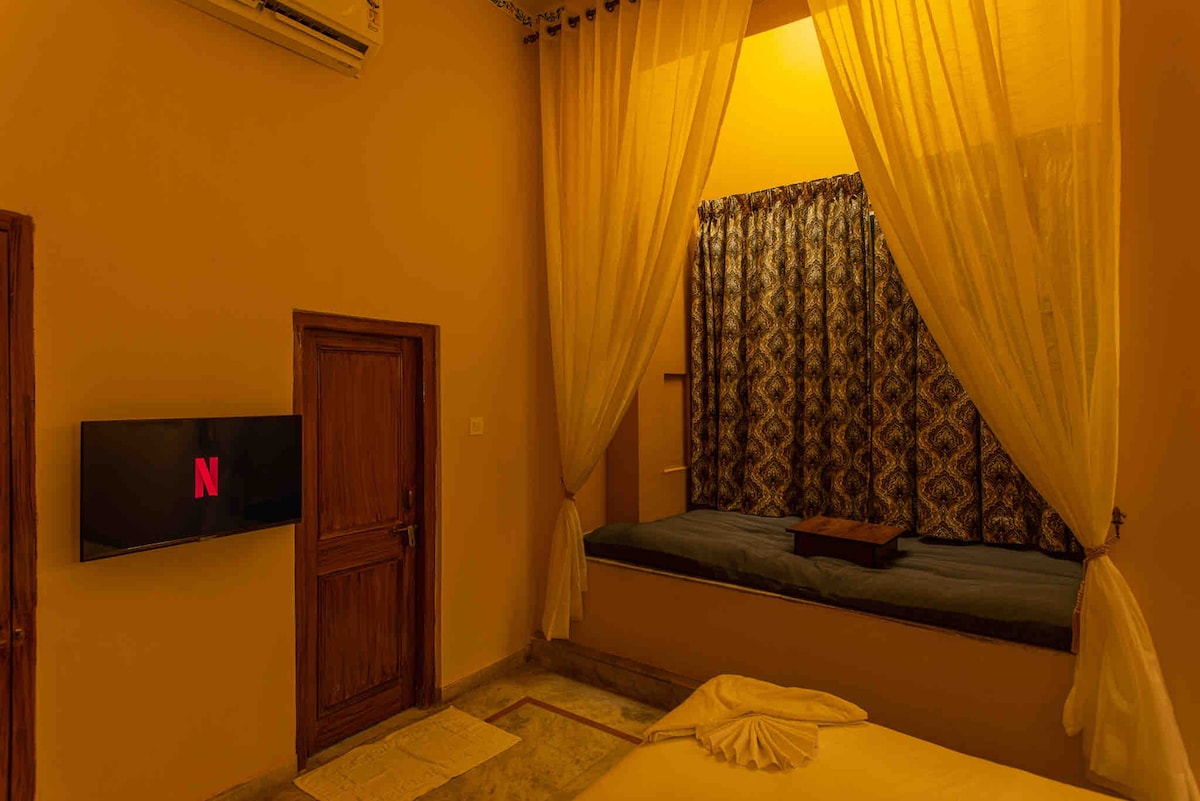 Hostel Mantra (Superior Double Bed Private Room)