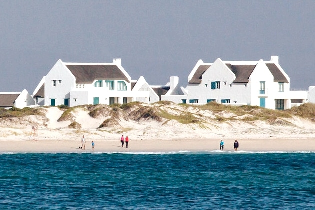 Beach cottage with unspoilt sundowner views.