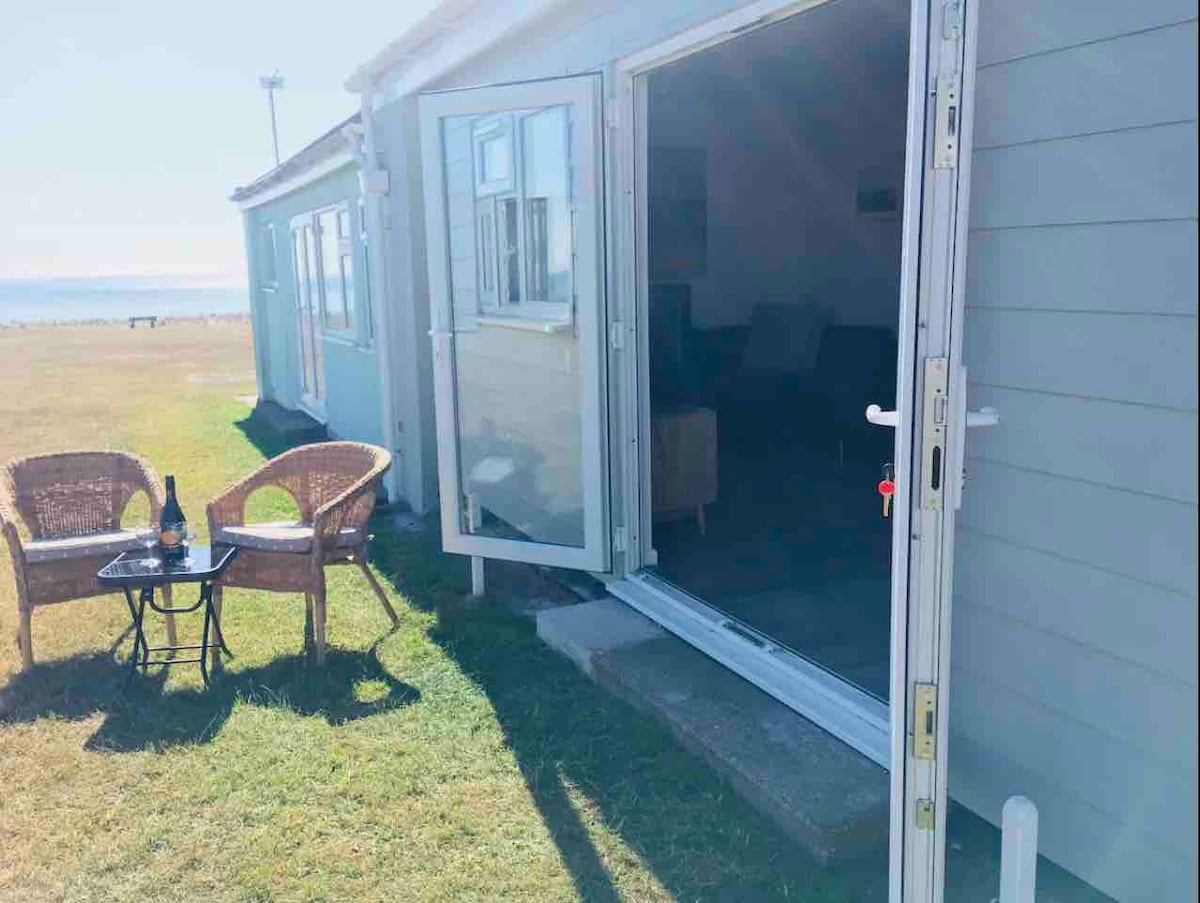 Betty's Chalet with sea views