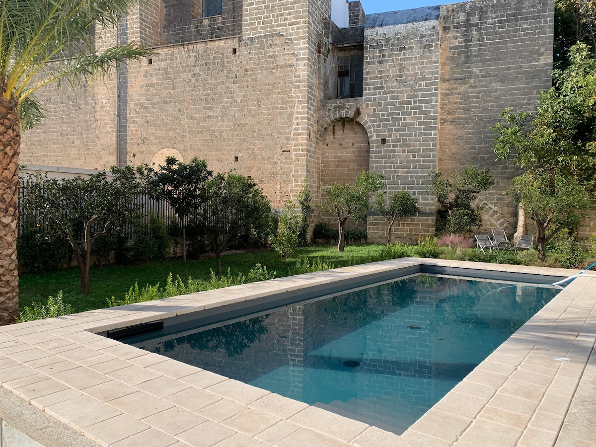 Suite Deluxe con piscina, giardino e vista città