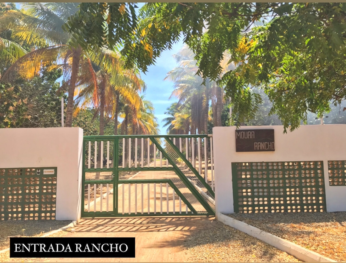 Rancho Moura - chácara com piscina e muito verde!