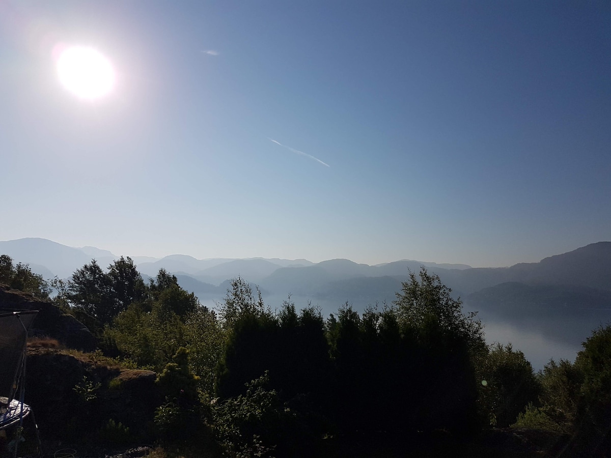 乡村，非常适合短期住宿。