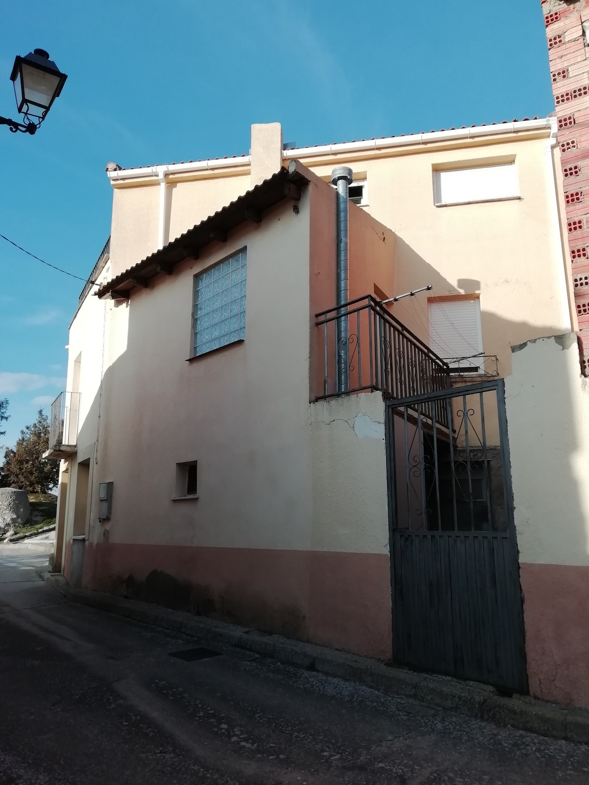 Casa entre bodegas