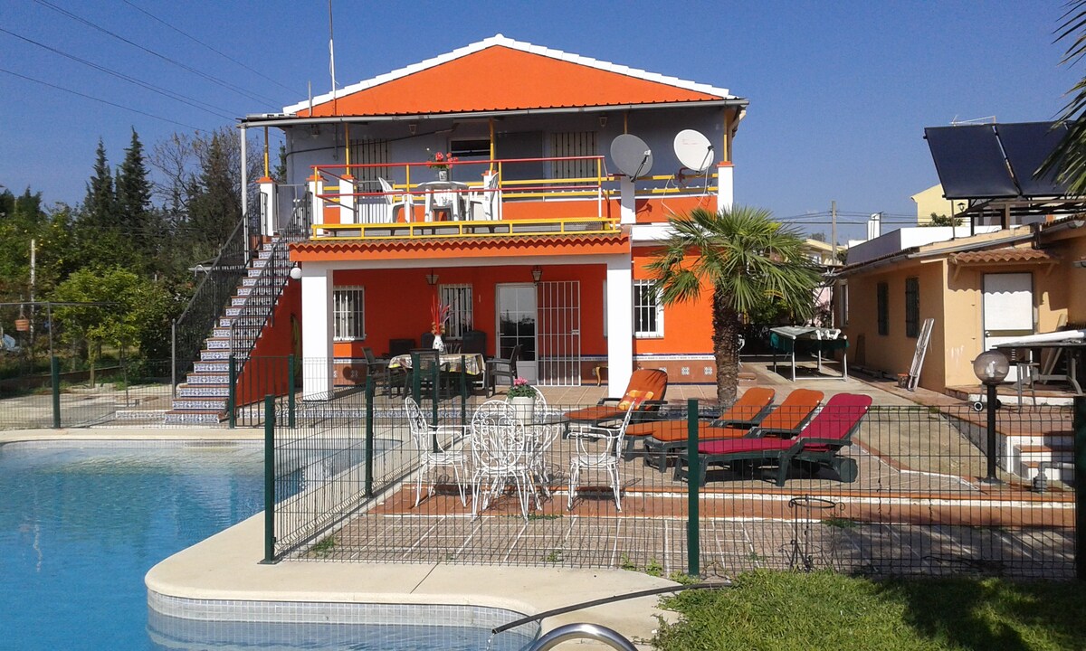 appartamento sopra chalet con piscina