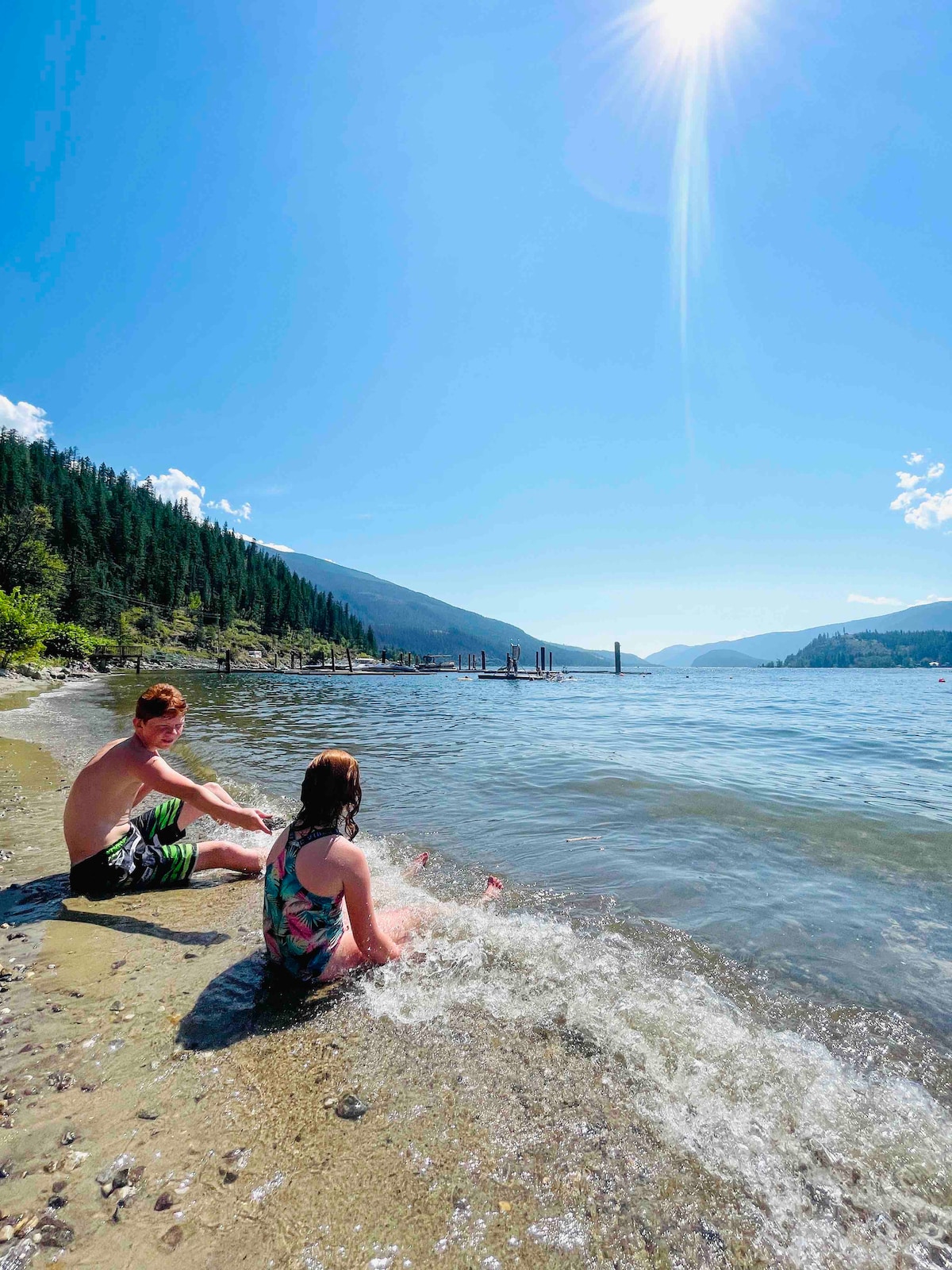 Mara Lake family cabin w beach, dock, private deck