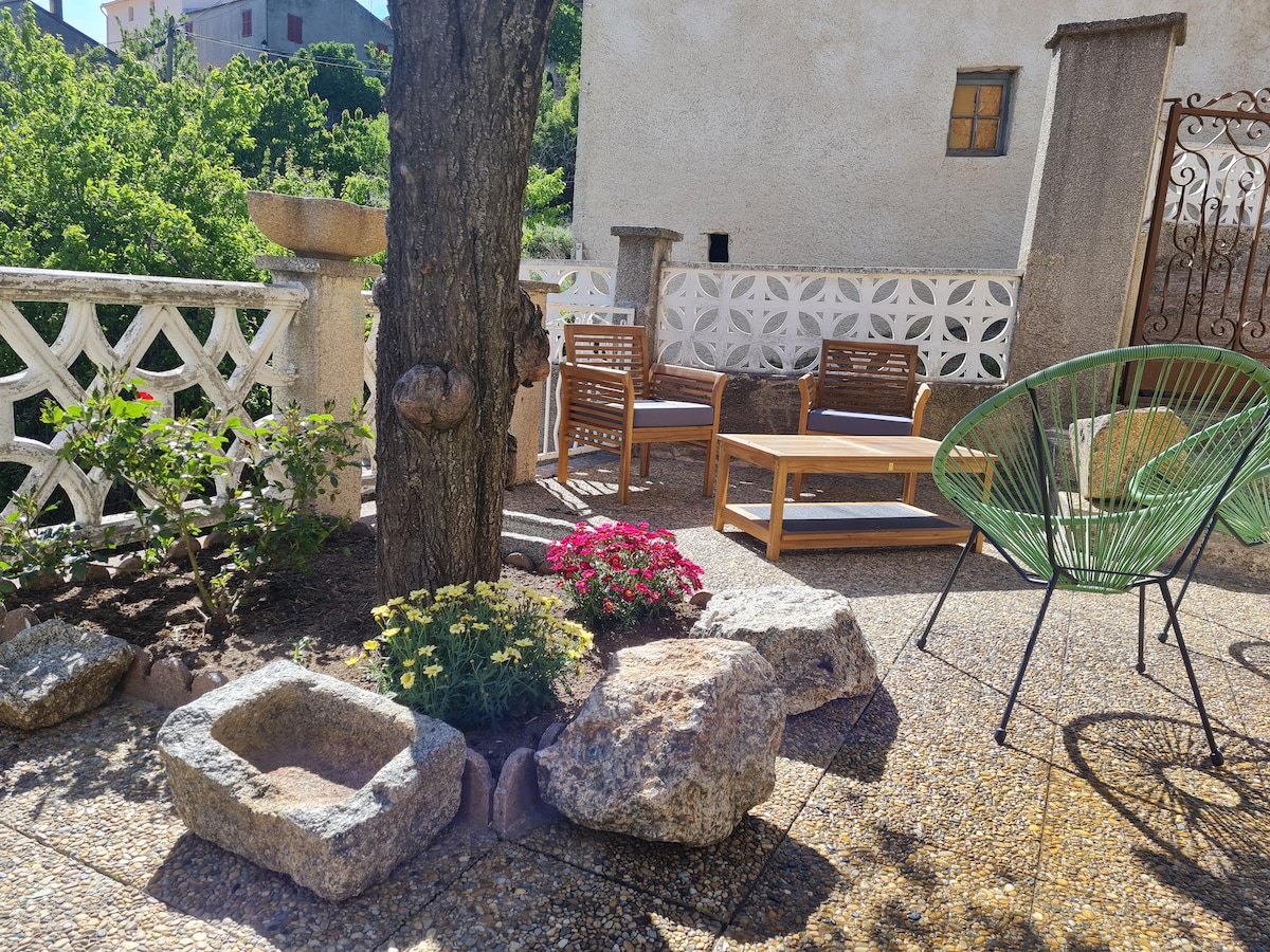 Villa avec vue panoramique sur  les montagnes