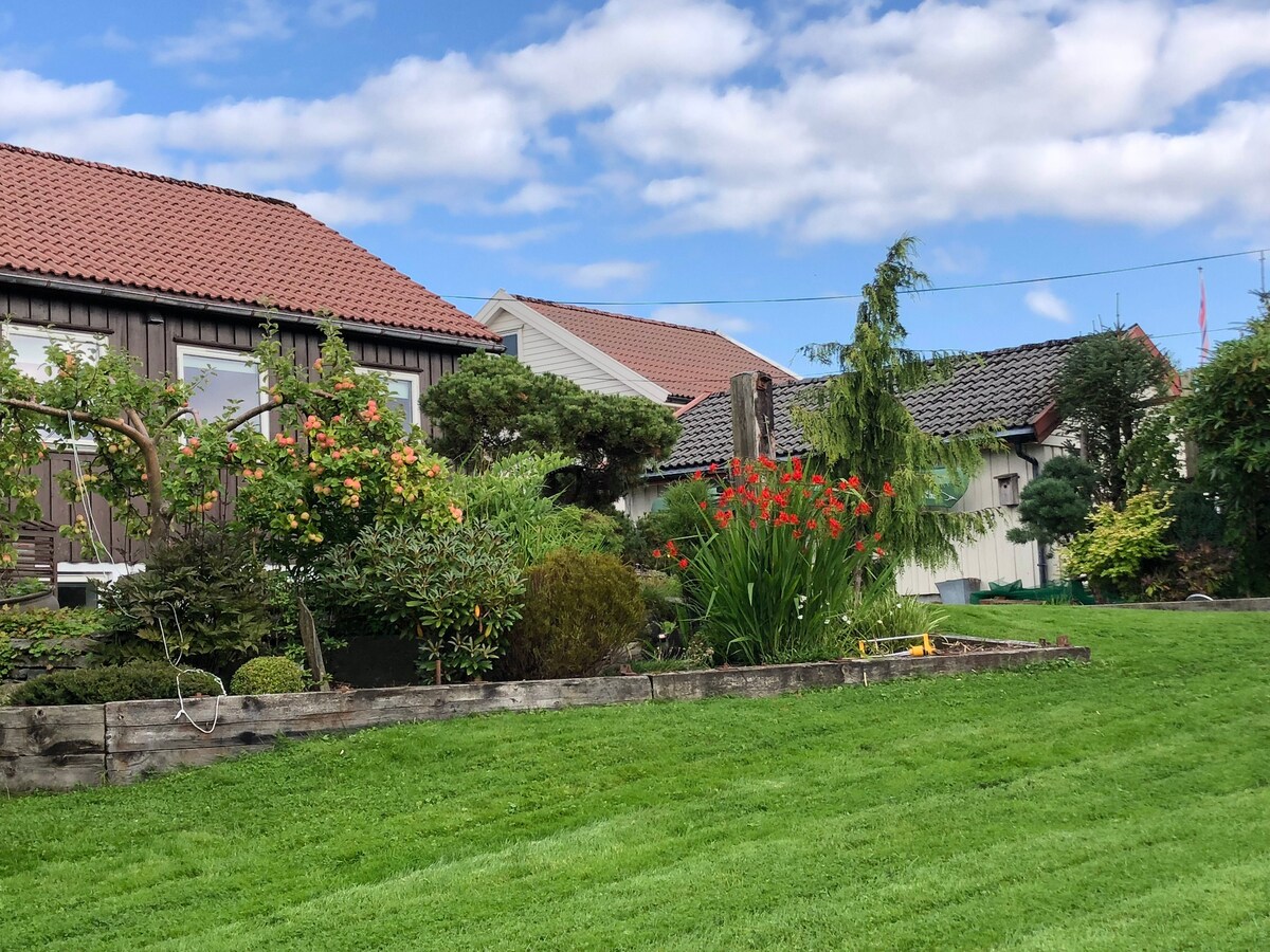 Cozy house, lovely garden in center of Haugesund