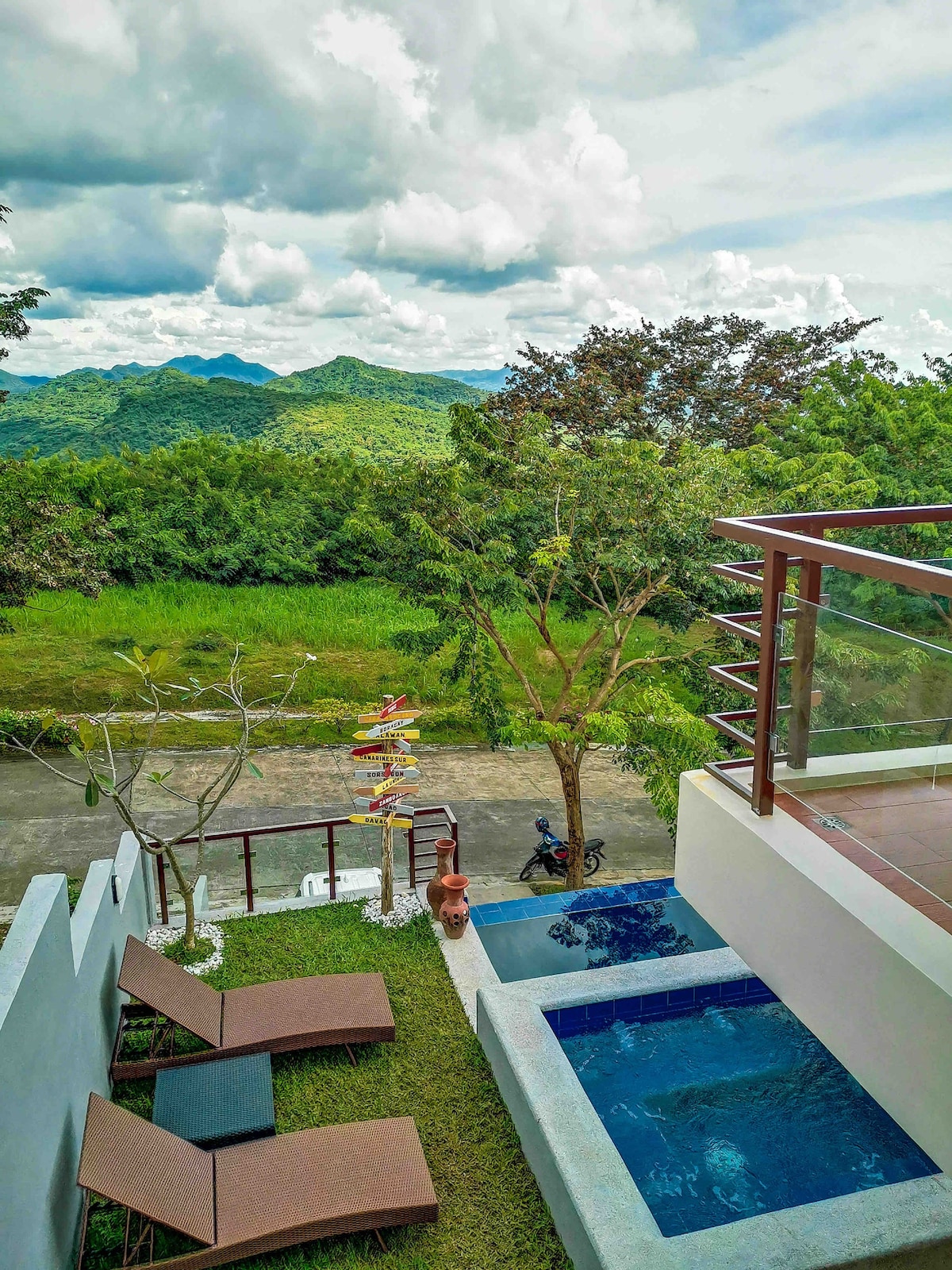 Casa de Montana Batangas Home ，带泳池和热水浴缸
