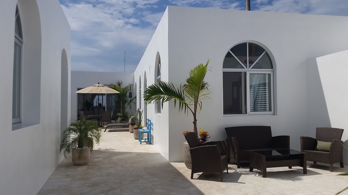 Sand Castle - Ocean Front Modern Luxury 4Bdrm Home