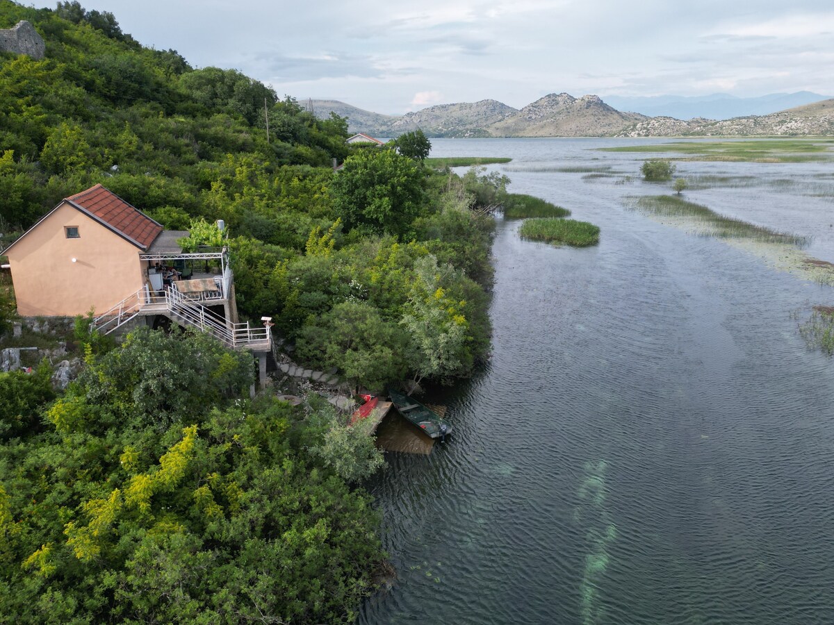 Wild Beauty house Skadar lake