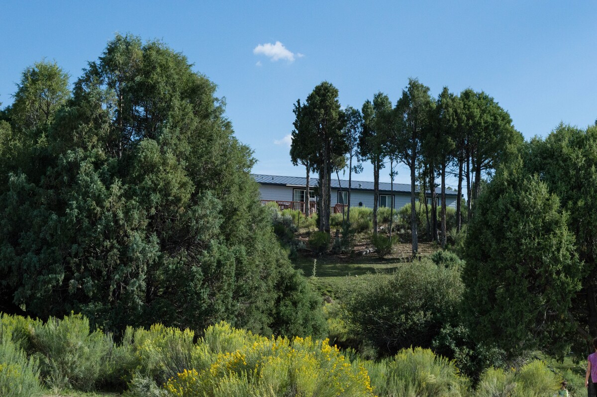 Panoramic Cliffs Retreat