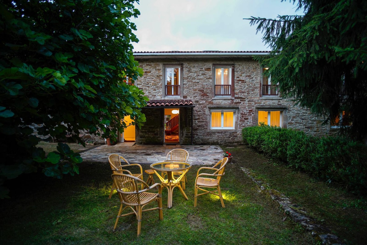 Casa rural en un gran bosque a un paso de Santiago