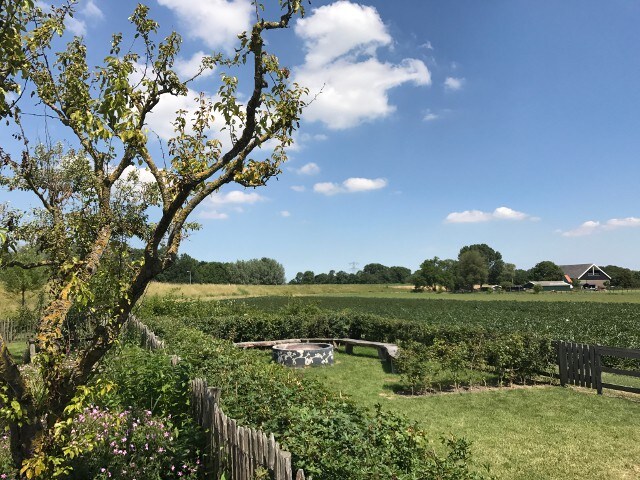 eigen boerderij,  prive tuin, veranda en pizzaoven