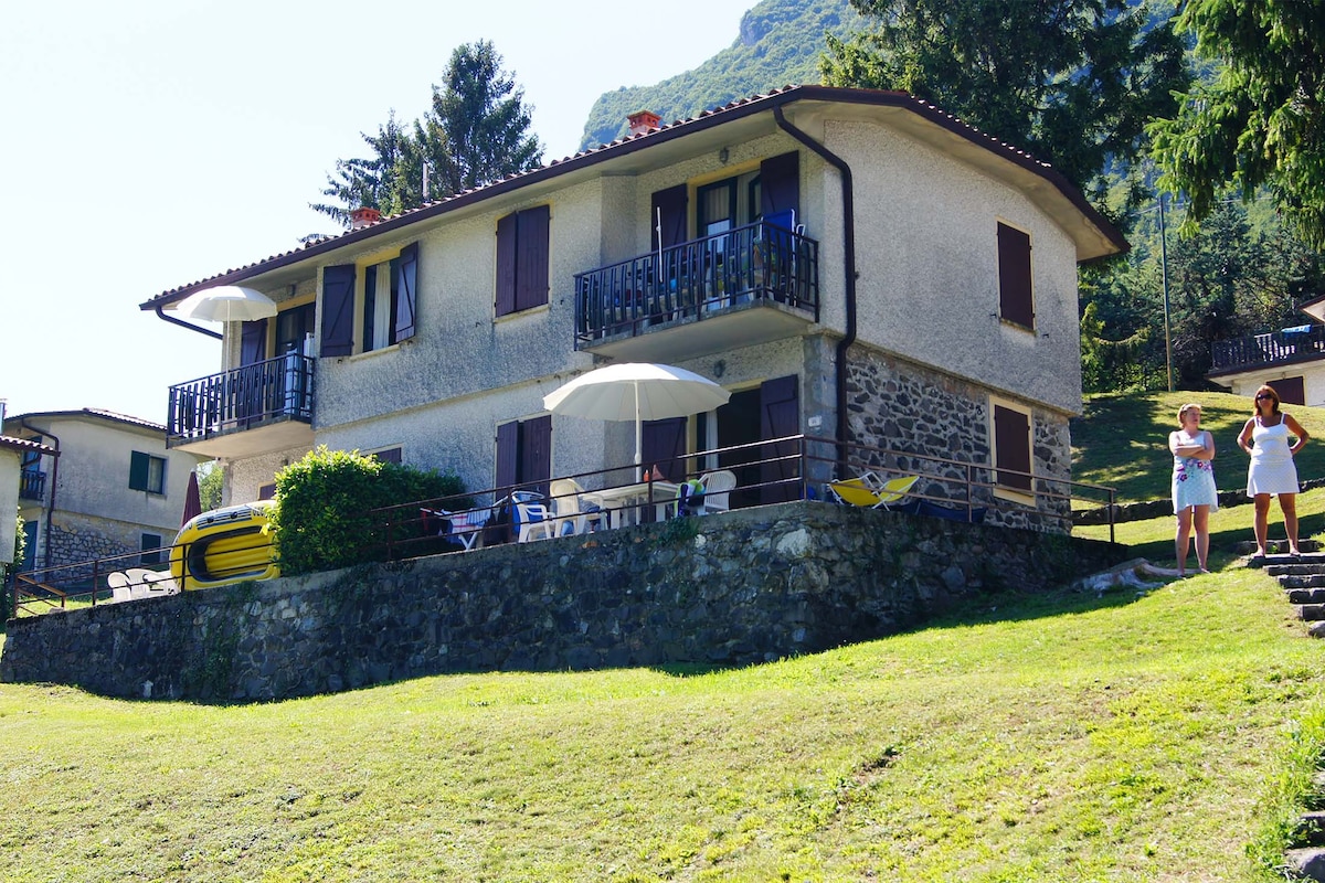 Fronte lago per quattro persone