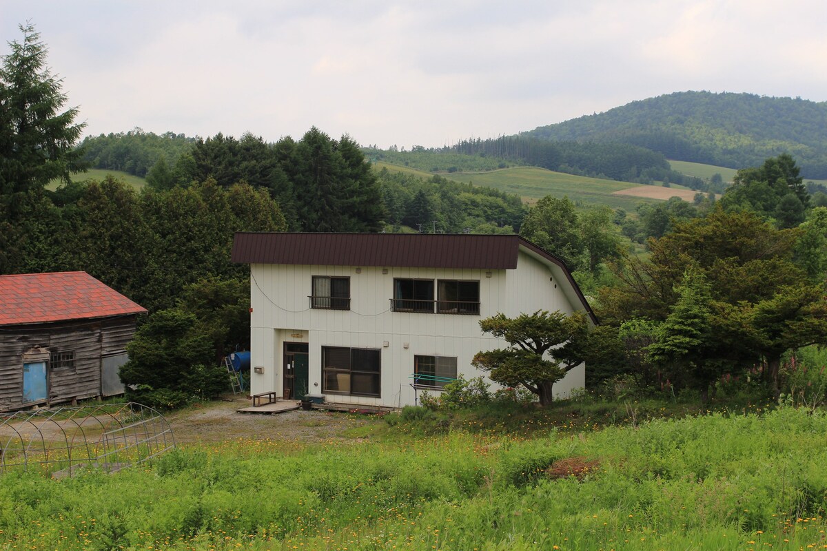 【1名様用、個室】富良野の秘境、北海道の古民家ライフ(single bed 和室Tatami)朝食付