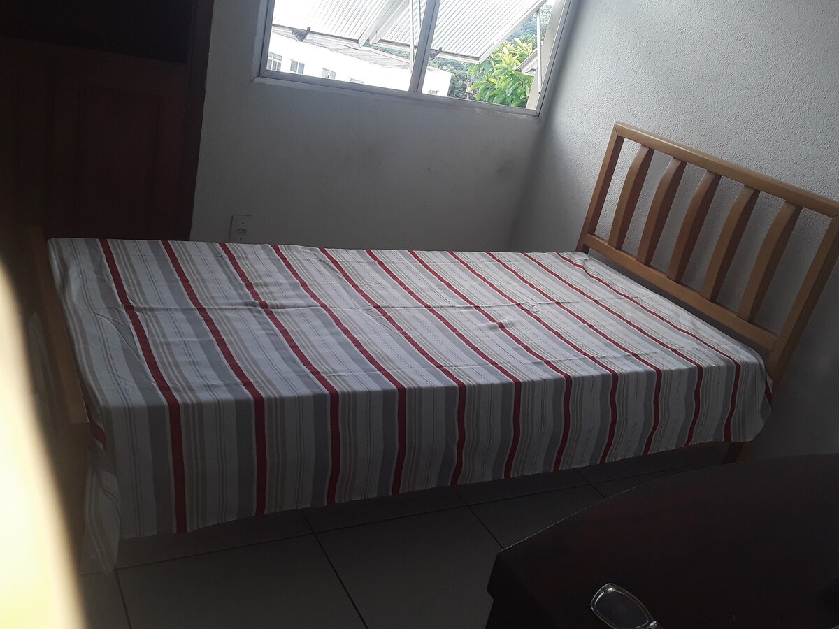 Quarto de solteiro em Ipatinga/MG