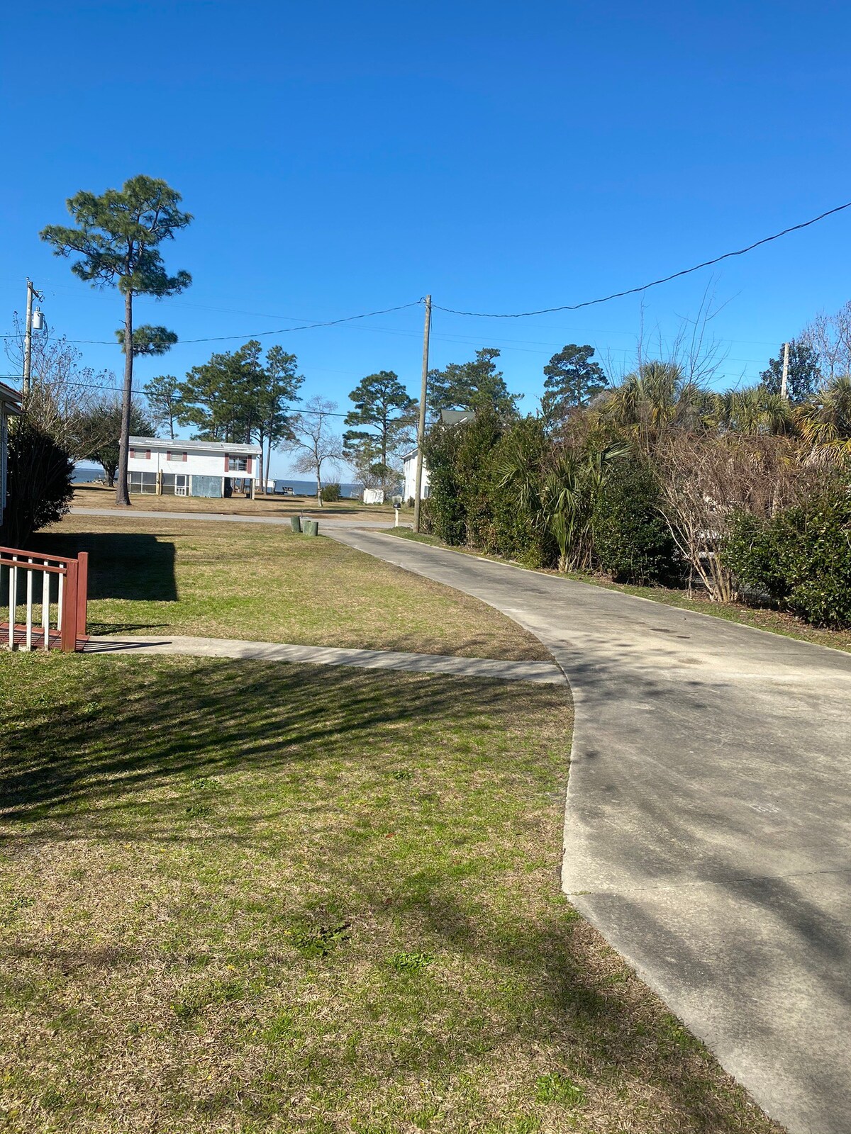 Wally 's Fishing Shanty on the Lake Moultrie Canal