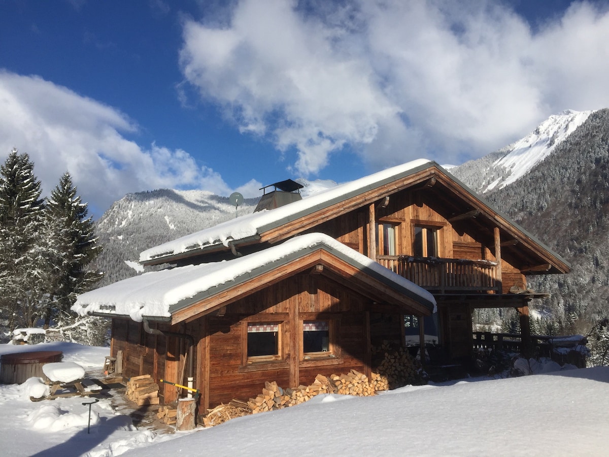 Morzine Mountain Paradise ，配备美妙的热水浴缸