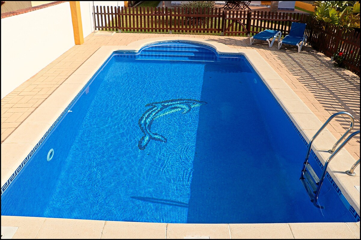 Chalet con piscina en Cala del Aceite - Conil 300