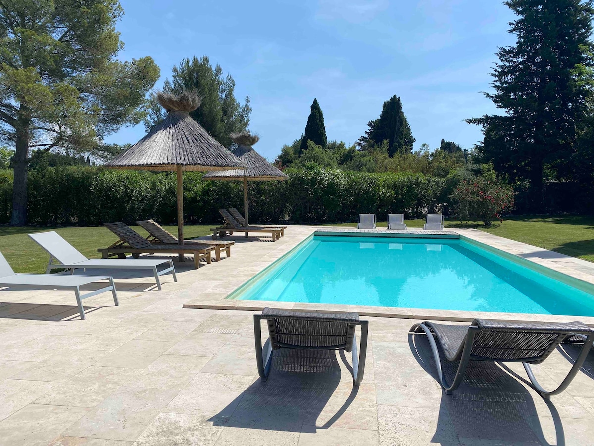 Villa piscine chauffée près de St Rémy de provence