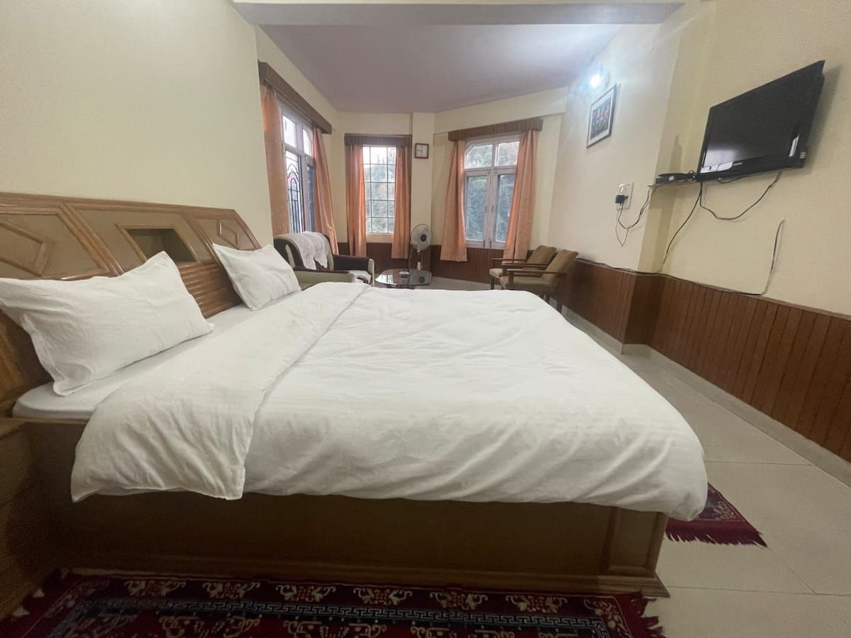 4 - bedroom forest view home in shoghi shimla