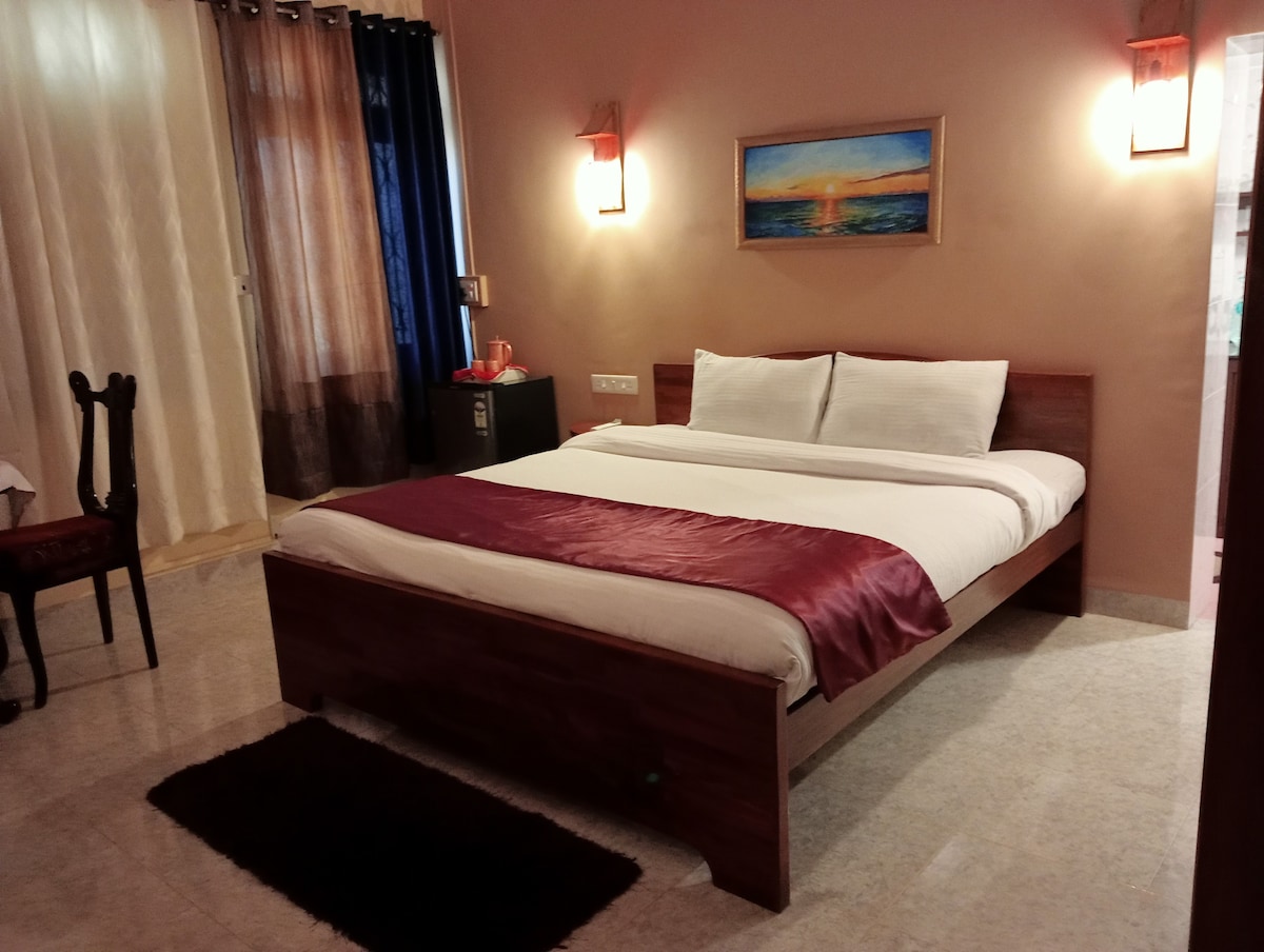 AC Studio Suite, with King bed, fast Wifi .