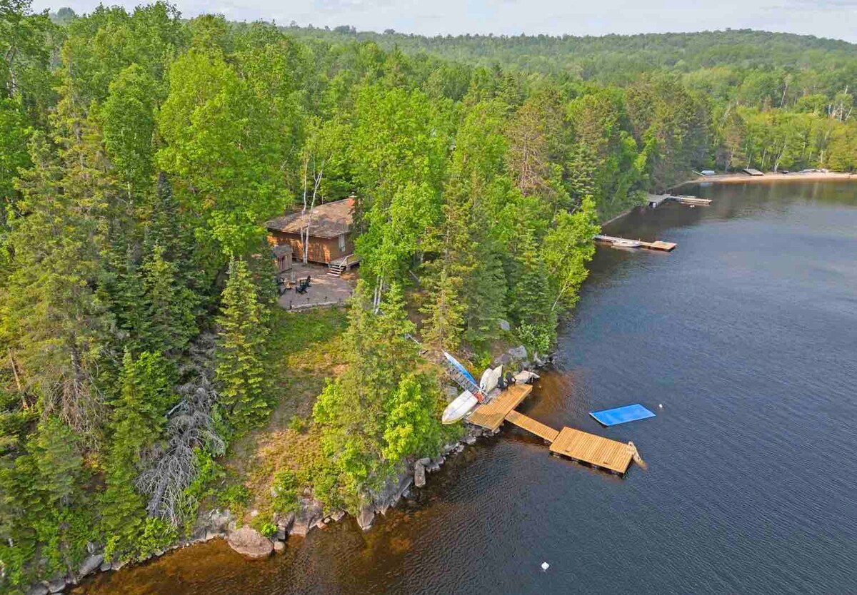 The Birch: Cottage on the Beautiful Mckenzie Lake