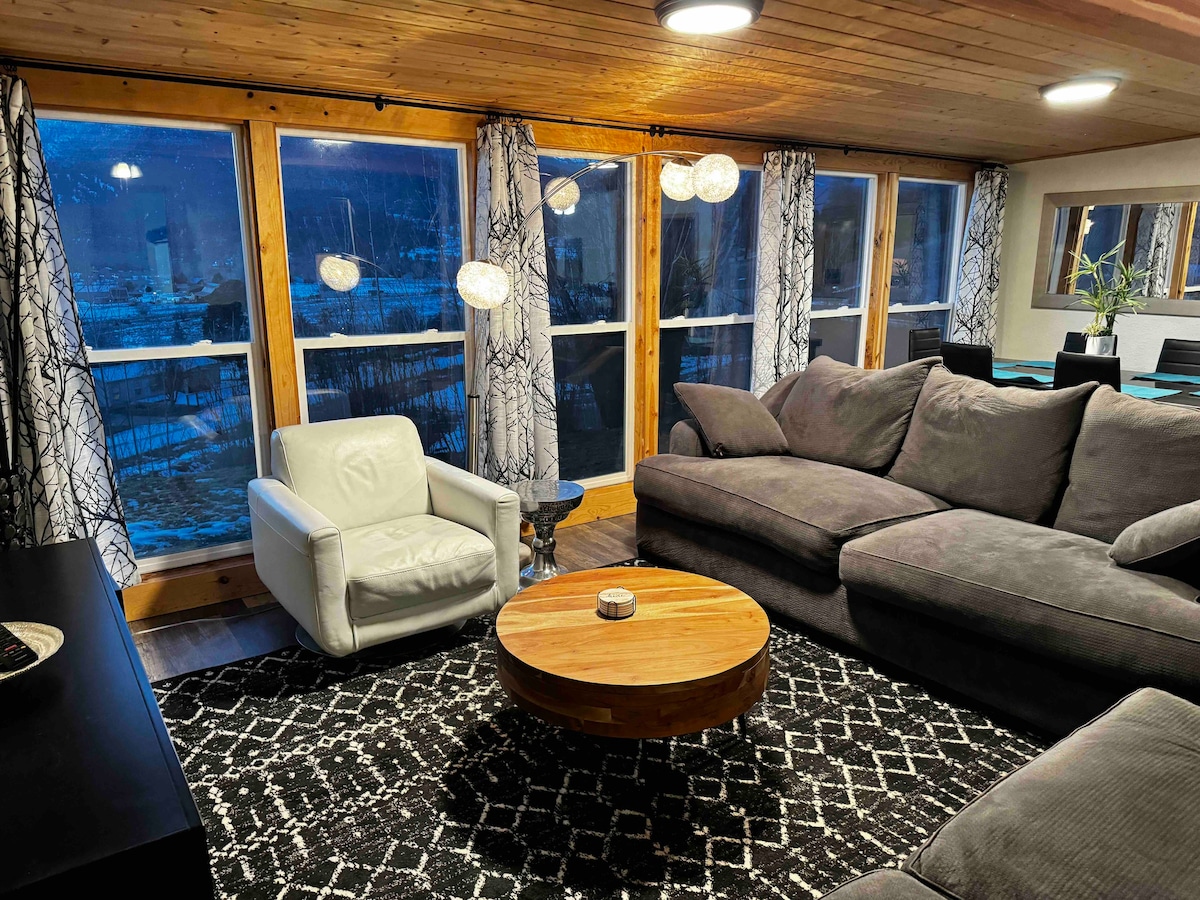 Newly Remodeled, Cozy & Private Cabin on 87 acres