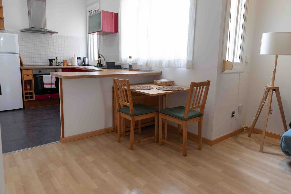 Cozy apartment in Barcelona next to Camp Nou