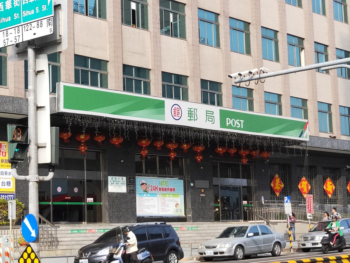 台南火車站，出前站，便利屋，獨立門戶雙床套房，可以住1-4人