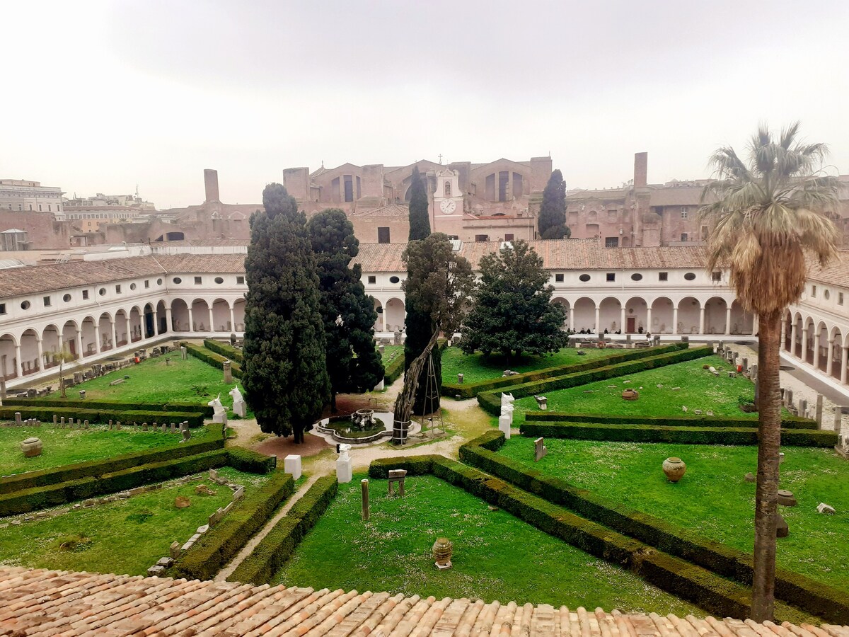 doubleRoom x2 with view of Michelangelo’s Cloister