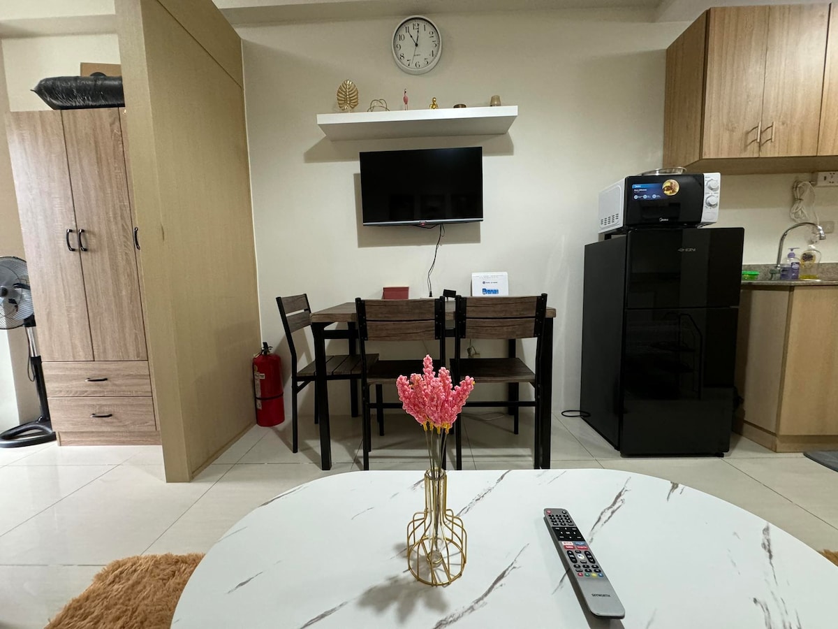 Affordable Condo Staycation near NAIA Terminal