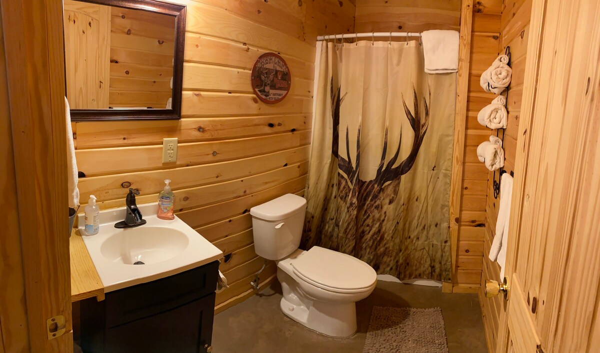 King Room at Hutchinson Rack Attack Lodge